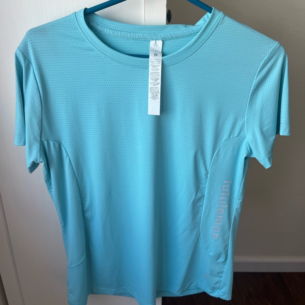 Lululemon Aqua Blue Short Sleeve Top, Size 6, excellent condition